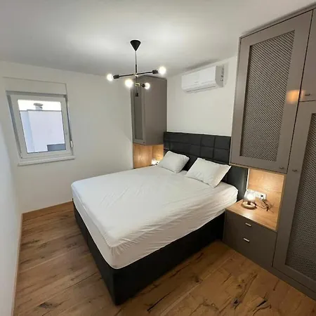 With 0 Bedrooms بيت للعطل *