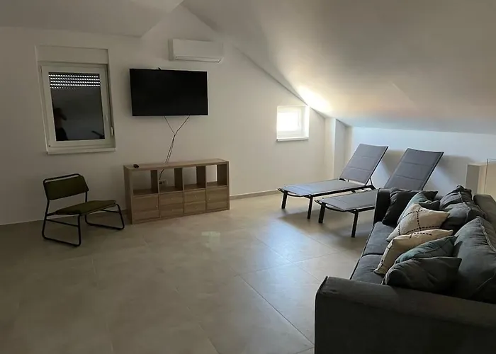 With 0 Bedrooms Mandre