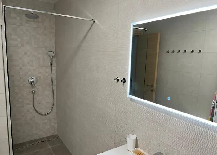 With 0 Bedrooms Mandre